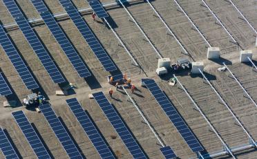 Centrale solaire SunPower TotalEnergies, Henrietta en Californier, 102 MW, opérationnelle depuis 2016
